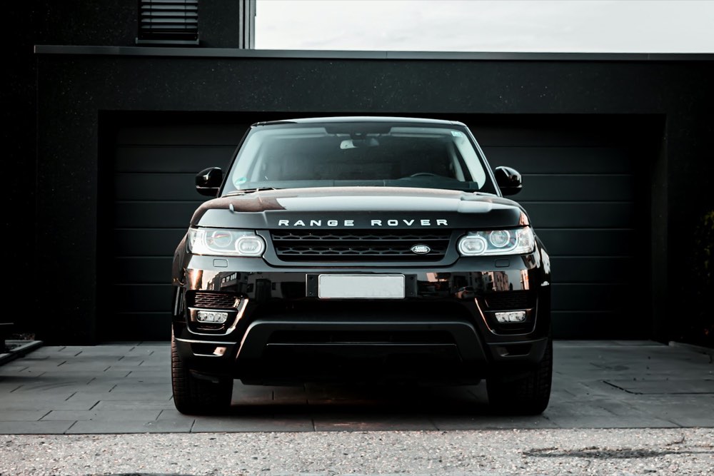 Véhicule premium avec chauffeur privé sur la Côte d'Azur