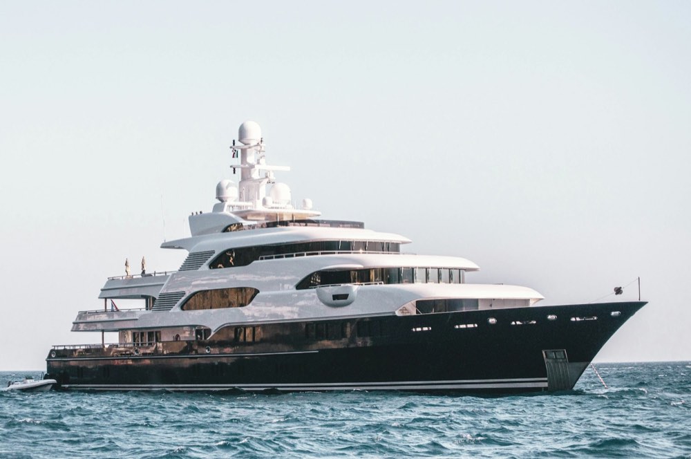 Superyacht sur la Côte d'Azur — chauffeur privé Monaco et Monaco Yacht Show